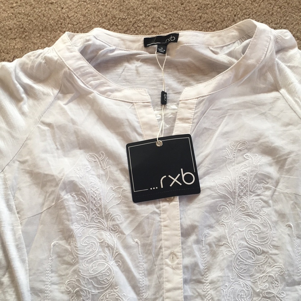 Pretty Wht Blouse W/Button Front &Embrodery Accent - Picture 7 of 7